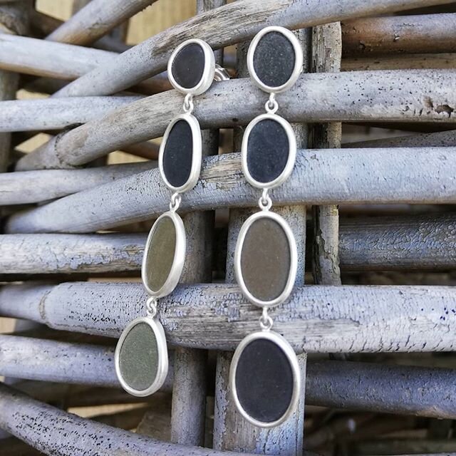 A pair of pebble chain earrings for the #artistssupportpledge today. Four little pebbles set in silver, the earrings measure 65mm in length. They normally cost &pound;220 but I am offering them for &pound;150 +&pound;7 p&amp;p. DM me if you are inter