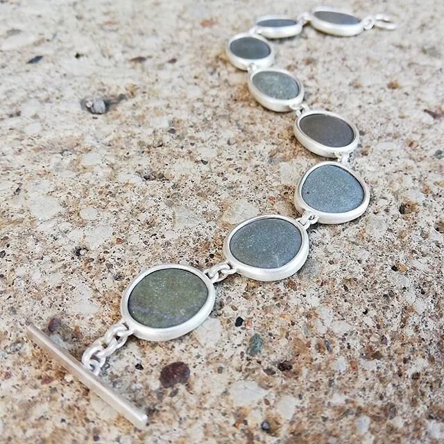 A bracelet for today's #artistssupportpledge piece. It is made from Orkney pebbles set in silver, it is 18cm in length. &pound;200 +&pound;7p&amp;p. DM me if interested. Gx

#makerssupportpledge
#supportartists 
#supportsmallbusiness 
#handmadejewell
