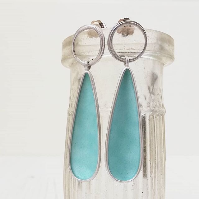 A pair of earrings for the #artistssupportpledge tonight. Turquoise enamel on silver, they measure 55mm in length and are &pound;150 + &pound;7 p&amp;p. DM me if interested. Gx

#makerssupportpledge
#supportartists 
#supportsmallbusiness 
#handmadeje
