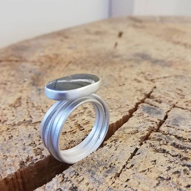 Also today for the #artistssupportpledge is this ring with particularly nice pebble. It is a size O and the pebble measures 16x11mm. It is &pound;150 + &pound;7 p&amp;p. DM me if interested. Gx 
#makerssupportpledge
#supportartists 
#supportsmallbusi