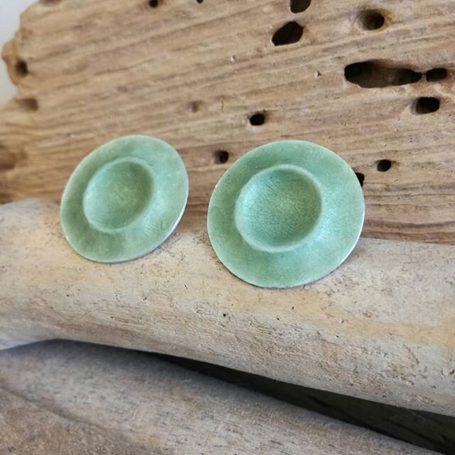 A pair of earrings for the #artistssupportpledge today. Silver with green enamel, they measure 22mm diameter, &pound;85 + &pound;7 p&amp;p. DM me if interested. Gx

@matthewburrowsstudio

#jewellery #contemporaryjewellery #silver #silverjewellery #cr