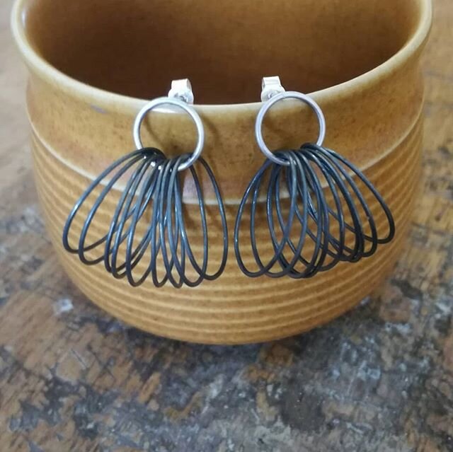 Some earrings for the#artistssupportpledge today. Multi coil earrings in silver and oxidised silver. There are two options, swipe to see, silver hoop at top(available) or oxidised hoop at top(*sold*). 30mm drop. &pound;80 + &pound;7 p&amp;p. DM me if