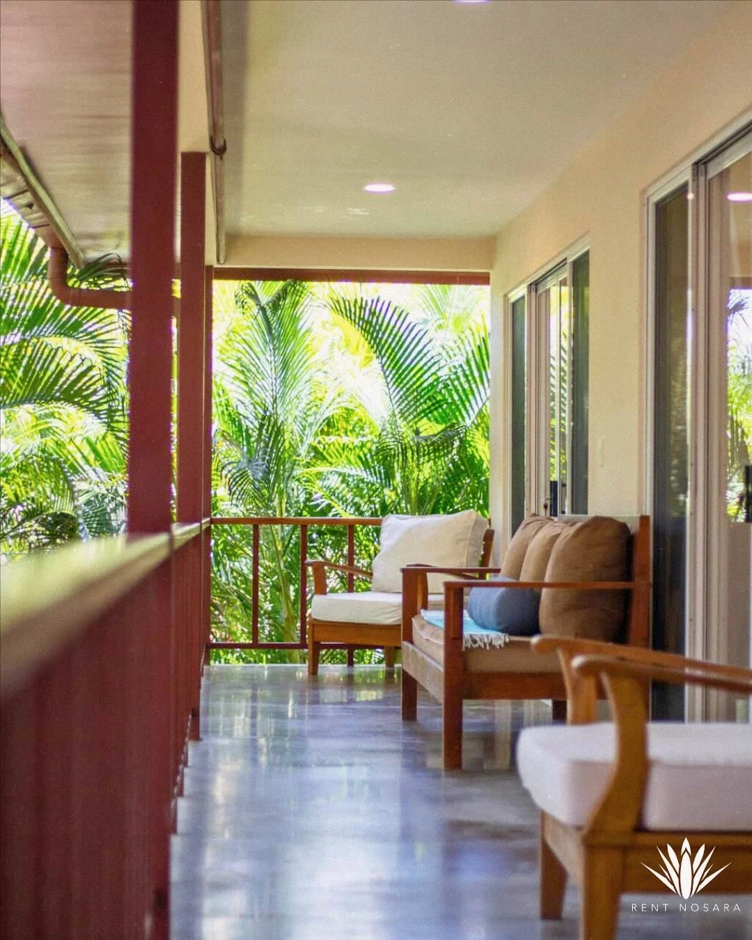 A spacious tropical home designed for connection and relaxation — perfect for retreats, family gatherings, or group getaways. With nine bedrooms, lush gardens, a pool, and an indoor wellness room, it offers the ideal blend of comfort and tranqu