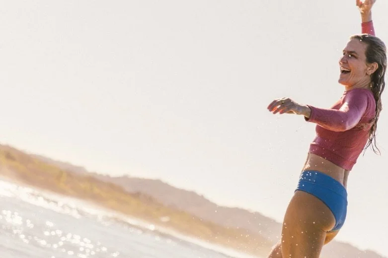 Sun-kissed hair, salty skin, and endless smiles 🌊✨
This is what days in Nosara look like&mdash;good waves, great energy, and moments you&rsquo;ll never want to leave behind.

Come for the surf, stay for the vibe 🤍
📸 captured by the amazing @britfr