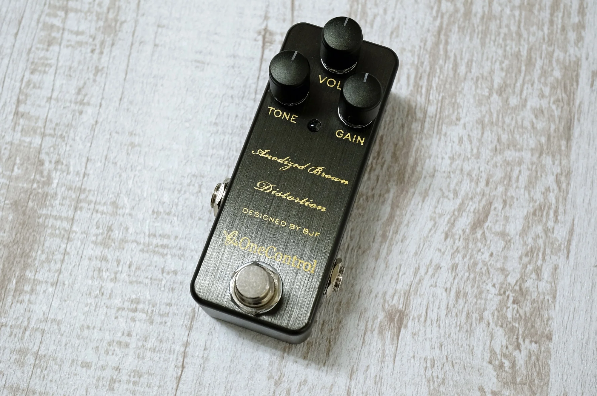 ブログ 未だ追随を許さない高解像度モダンディストーション Anodized Brown Distortion Lep International