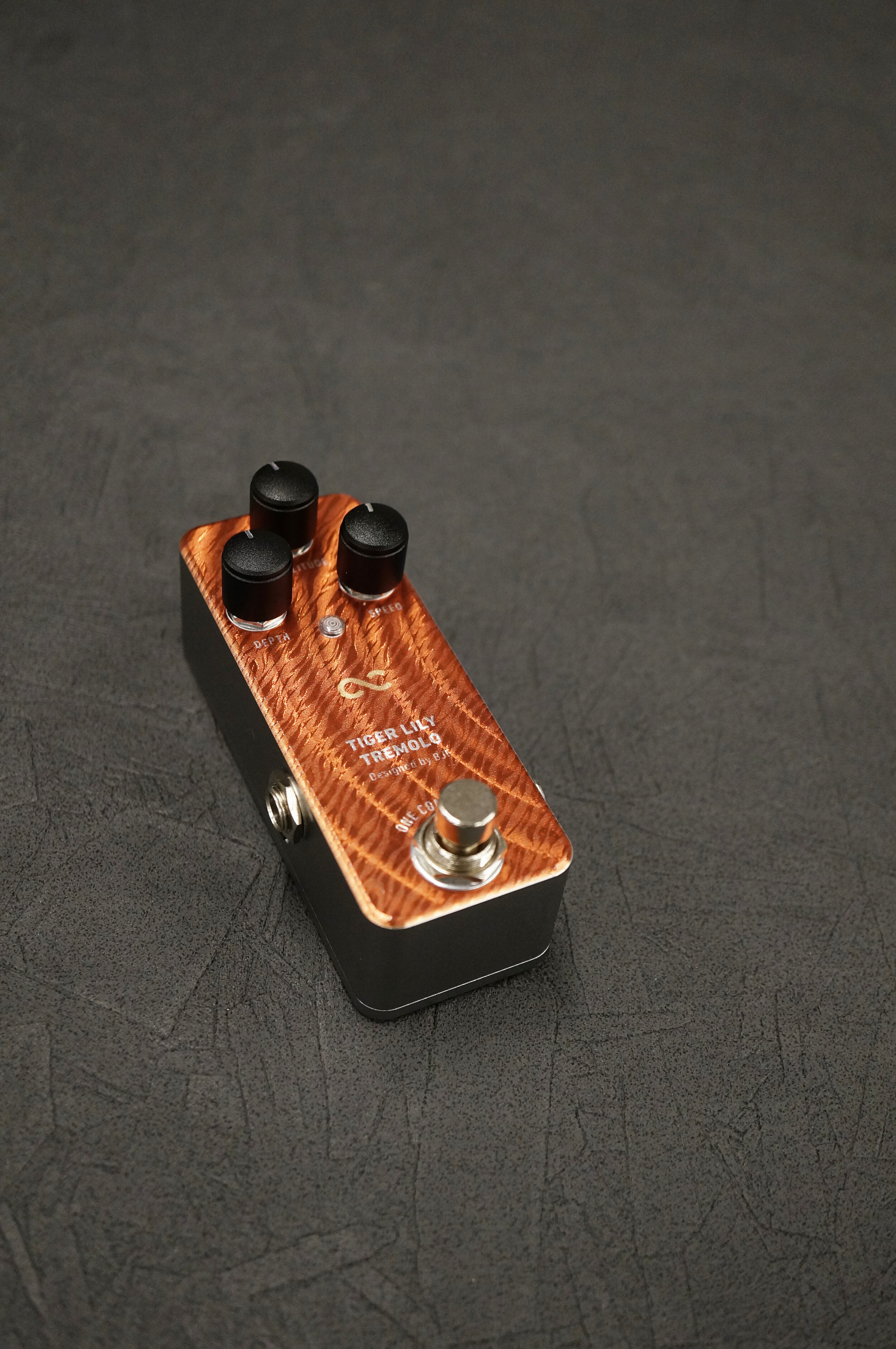 ブログ】初期チューブアンプの柔らかなトレモロトーン。One Control TIGER LILY TREMOLO。 — LEP INTERNATIONAL ブログ】初期チューブアンプの柔らかなトレモロトーン。One Control TIGER LILY TREMOLO。 — LEP INTERNATIONAL