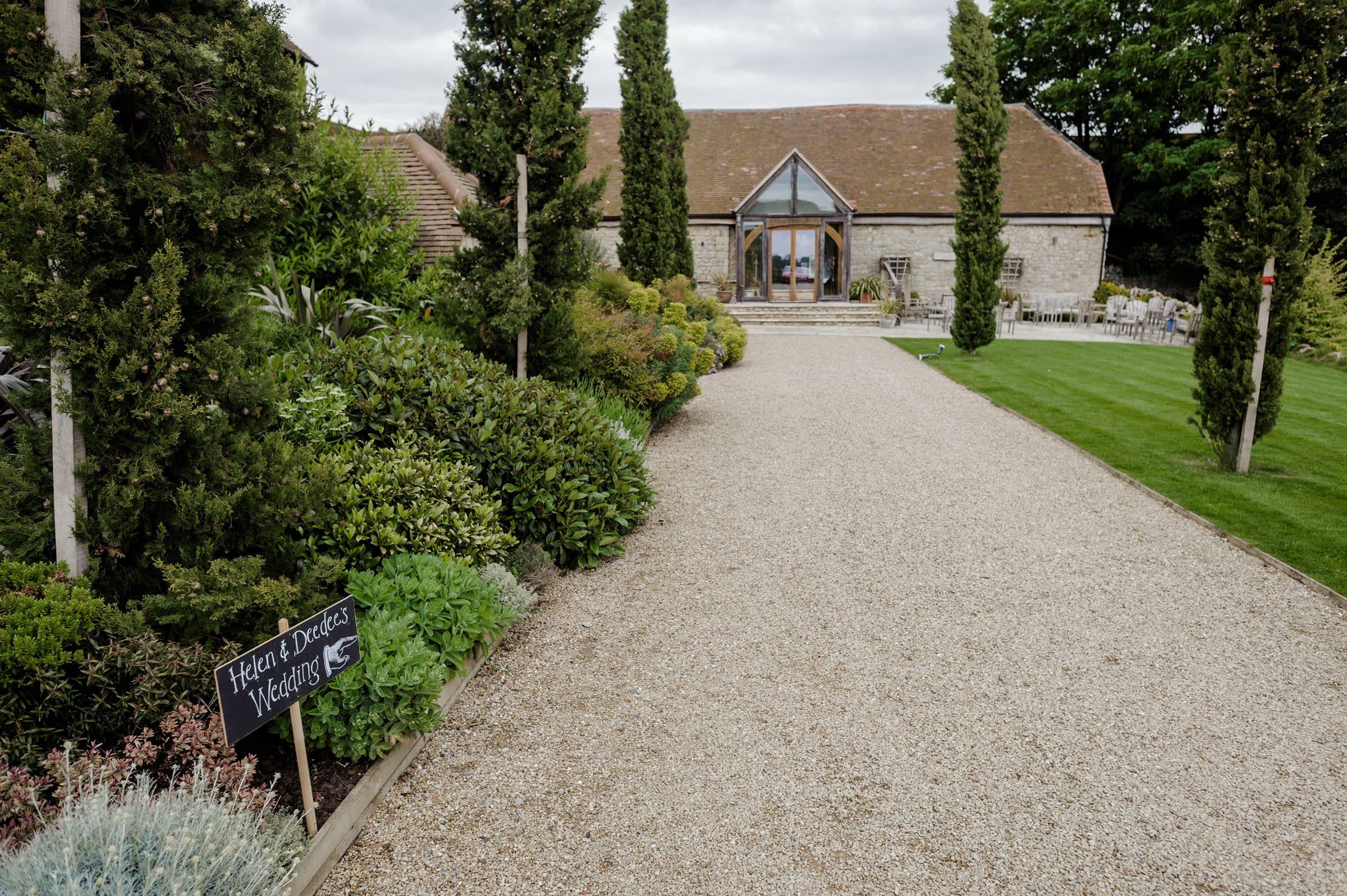 Notley Tythe Barn Reportage Wedding Photos 008.jpg