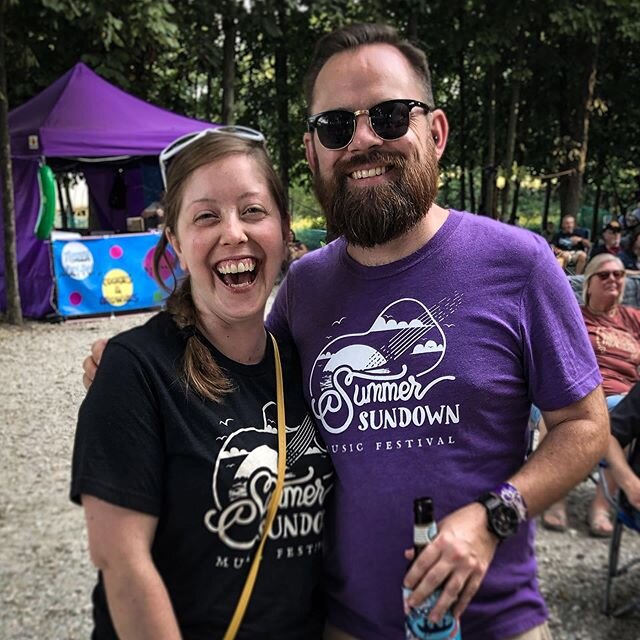 Feel like there was a siblings day or something last week. I found this today looking thru photos. Amber was a kick-ass volunteer for us at @summersundownfest 2019. Also, I tower over her. 🌅🎸💜
▫️
▫️
▫️
📸 @amber_a_go_go