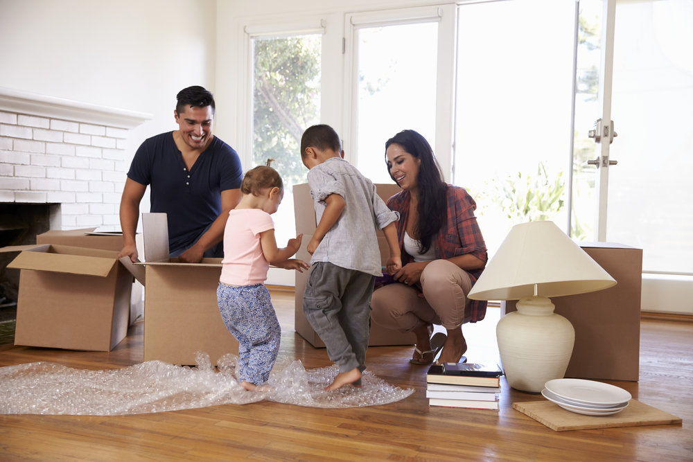family-unpacking-boxes-in-new-home-on-moving-day-PYUCJ5Y.jpg