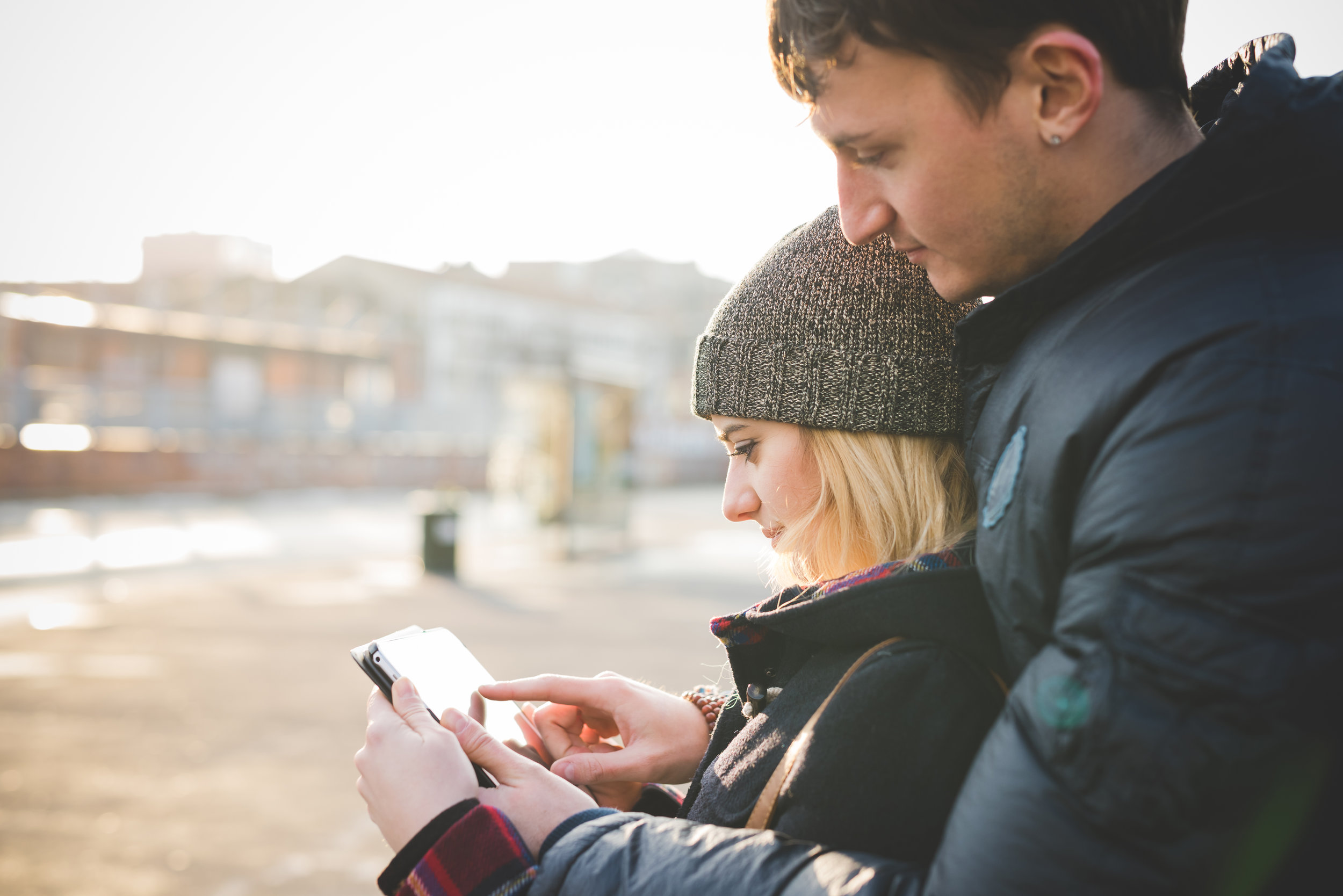 young-couple-lovers-authentic-using-tablet-PQMP9E3.jpg