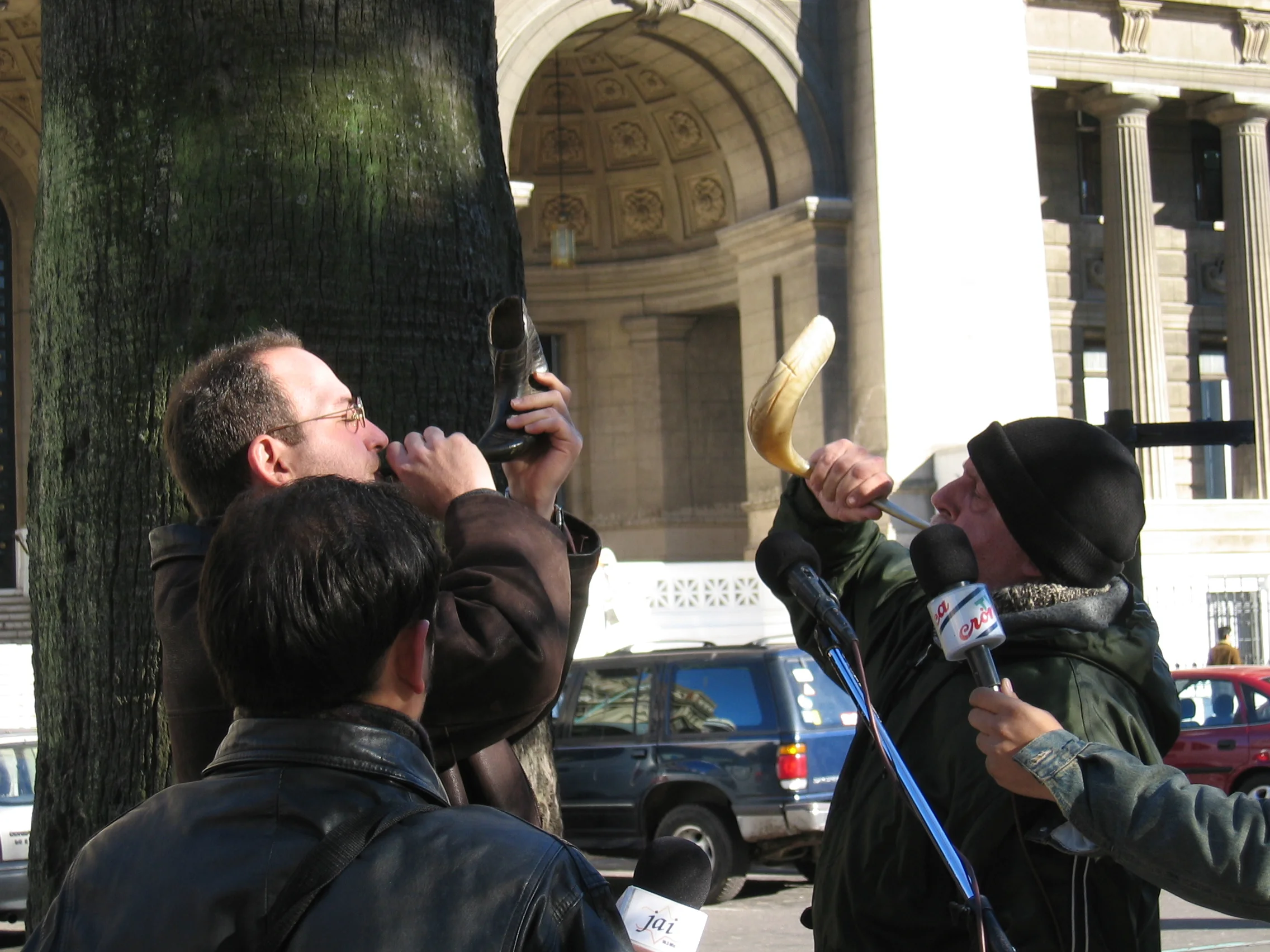Memoria Activa (Active Memory) in the Plaza Lavalle, facing the high courts (2004) (photo Natasha Zaretsky)