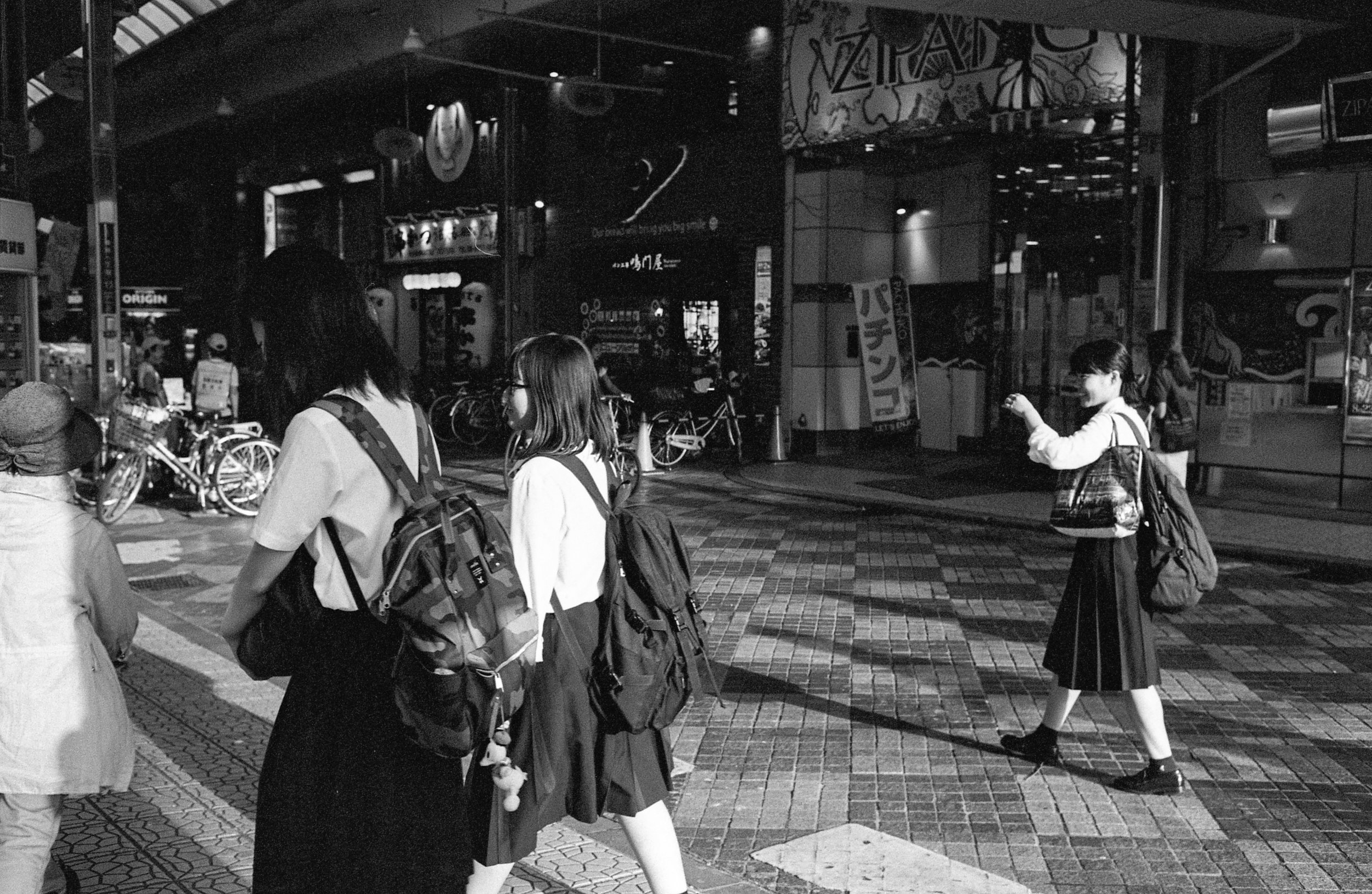 M6-TRIX400-800ISO-JAPANSUM18-OSAKALOOPLINE(Y)-MOMODANI-005.jpg