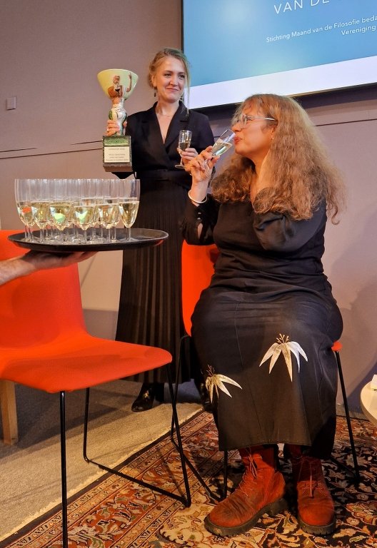 MaandvandeFilosofie_Socratesbeker_2026_uitreiking (2)_528x768.jpg