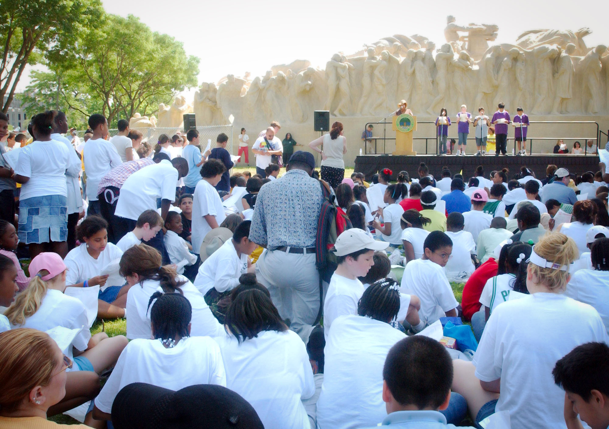  Julia Bachrach organized  Time for Poetry  in which 2000 students from the Chicago Public Schools gathered near the Fountain of Time to learn about the monument and recite poetry, 2005.&nbsp;Photo: Brooke Collins. 