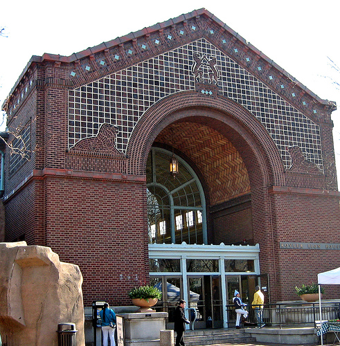 Lion House, Lincoln Park Zoo, 2010, Julia Bachrach.