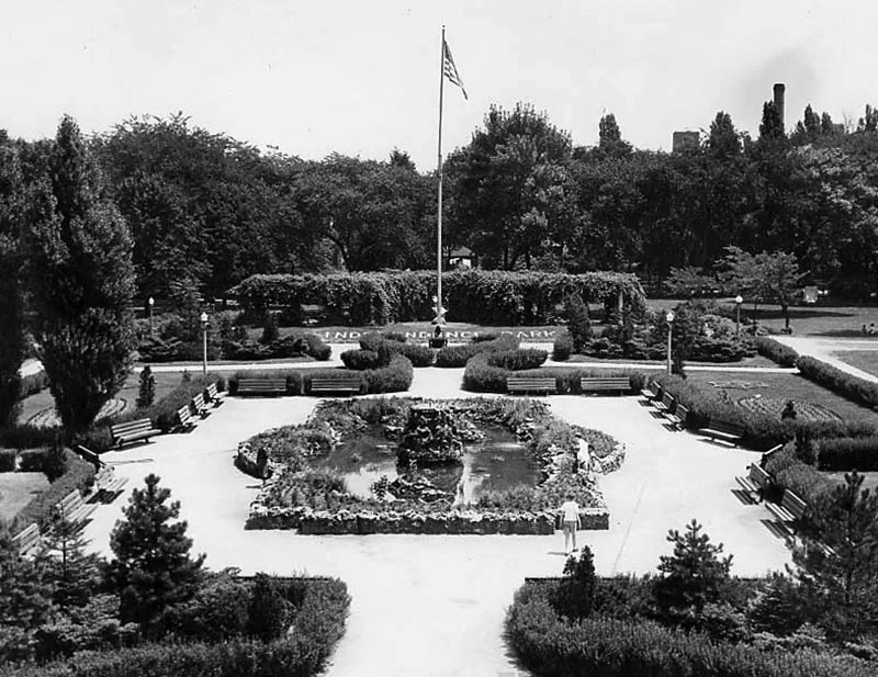 Independence Park Garden, designed by architect Clarence Hatzfeld, ca. 1940, Chicago Park District Records: Photographs, Special Collections, Chicago Public Library.