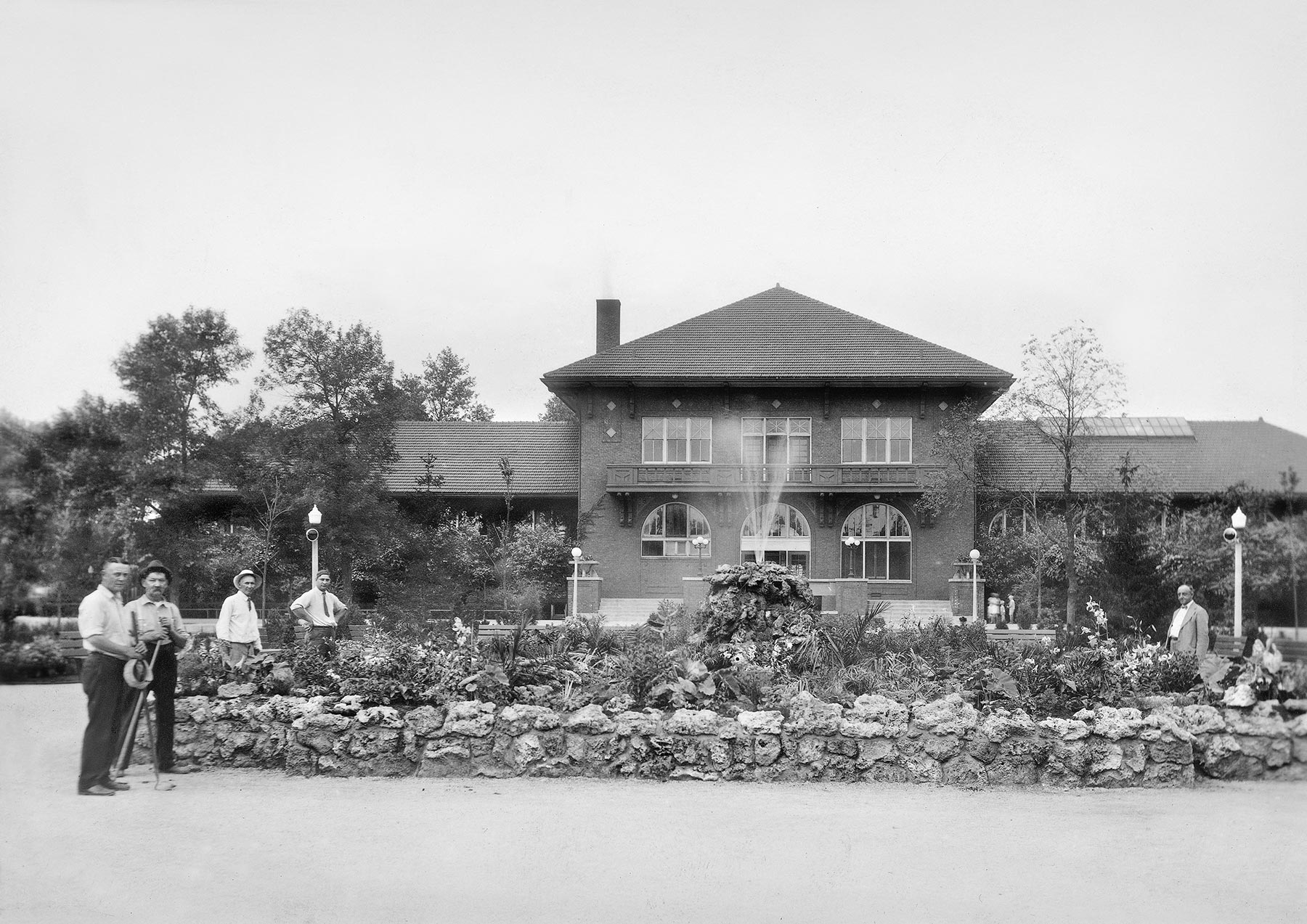 Independence Park Field House, ca. 1928, Chicago Park District Records: Photographs, Special Collections, Chicago Public Library. 