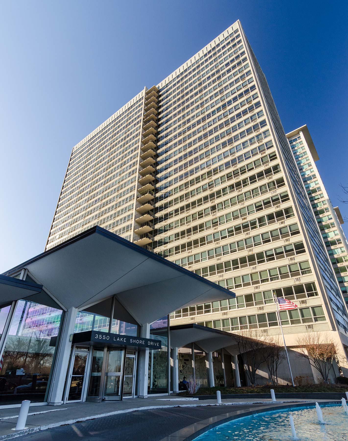 Loewenberg & Loewenberg’s 3550 N. Lake Shore Drive, completed 1962. Photo by Eric Allix Rogers.