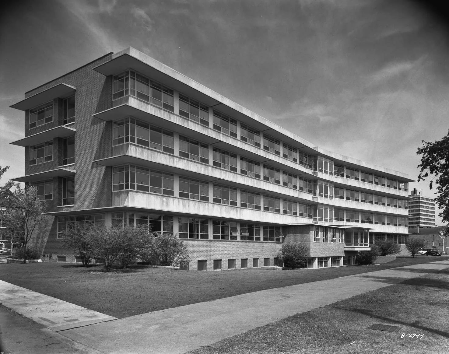 Weiss Memorial Hospital, Photographic Images of Change, University of Illinois at Chicago. Library. Special Collections Department, CPC_01_C_0267_003.