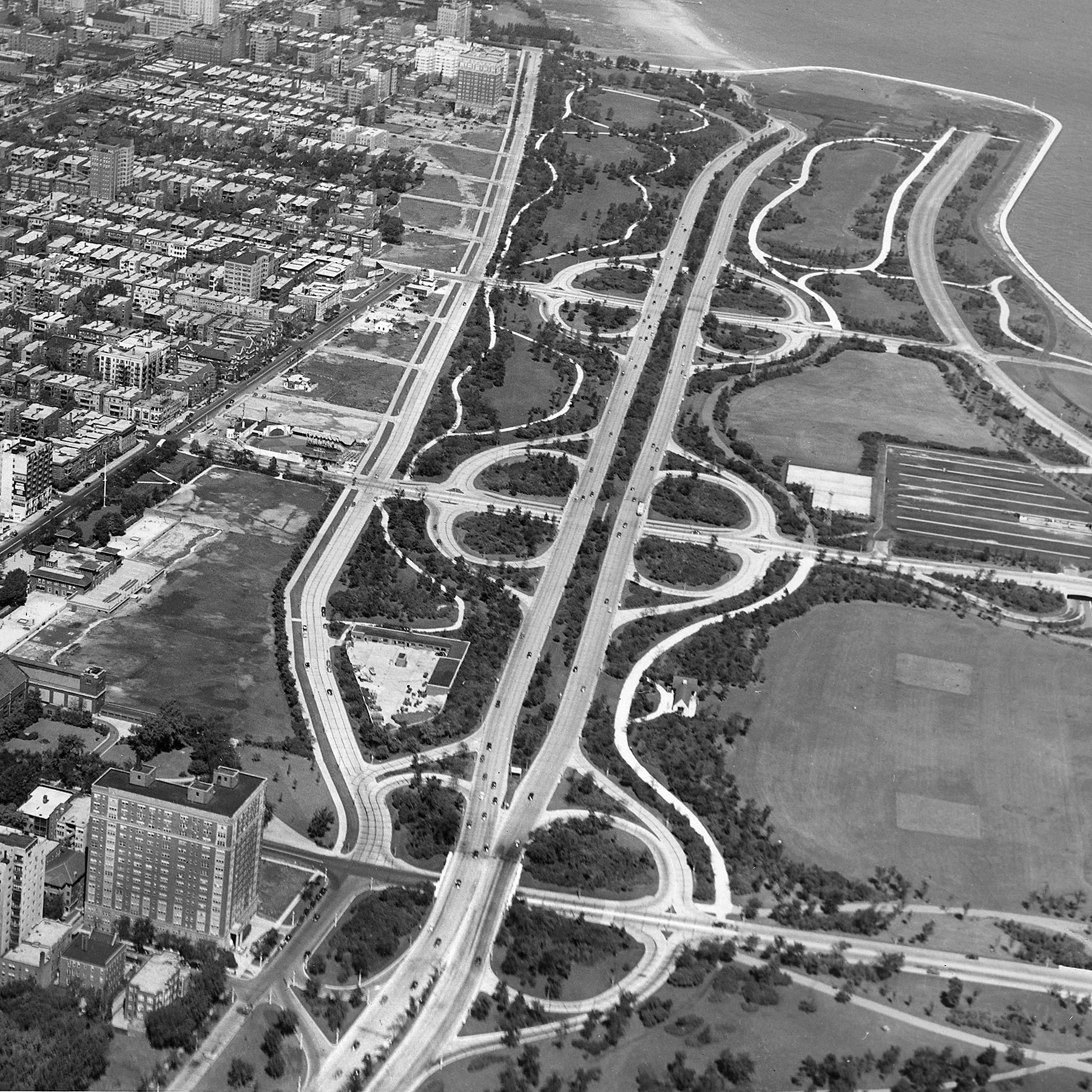Aerial view of Lincoln Park Extension with 4300 N. Marine Drive at lower left, ca. 1940. Chicago Public Library Special Collections, Chicago Park District Archives, Photos.