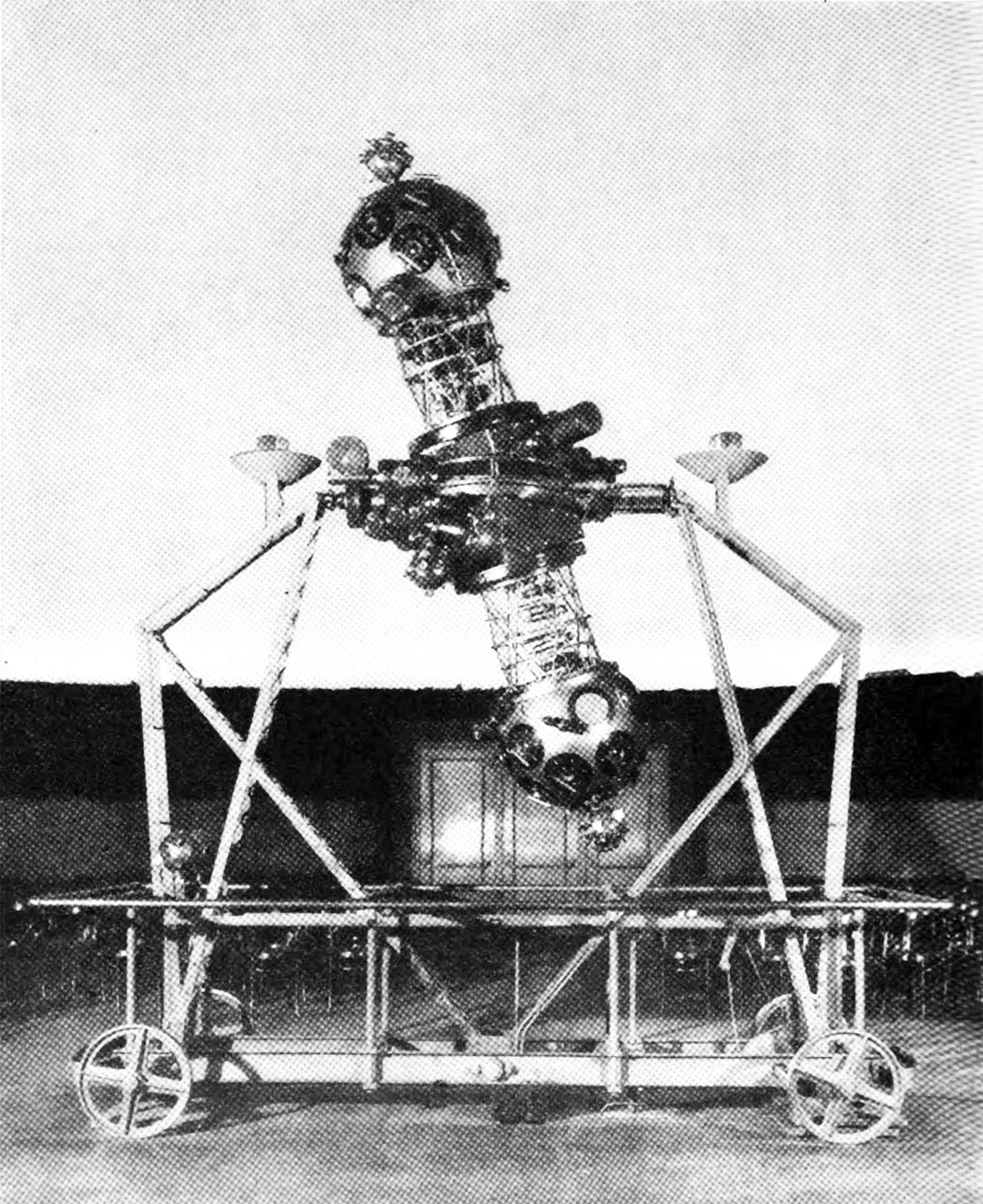 Adler Planetarium’s original Zeiss Company projection equipment. From Adler Planetarium and Astronomical Museum, An Account of the Optical Planetarium and A Brief Guide to the Museum, by Philip Fox, 1933.