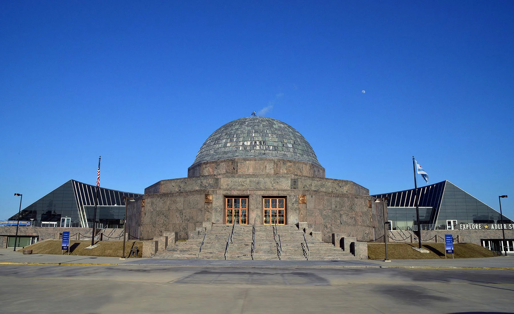 Adler Planetarium, Chicago. Photo courtesy of Wikicommons.