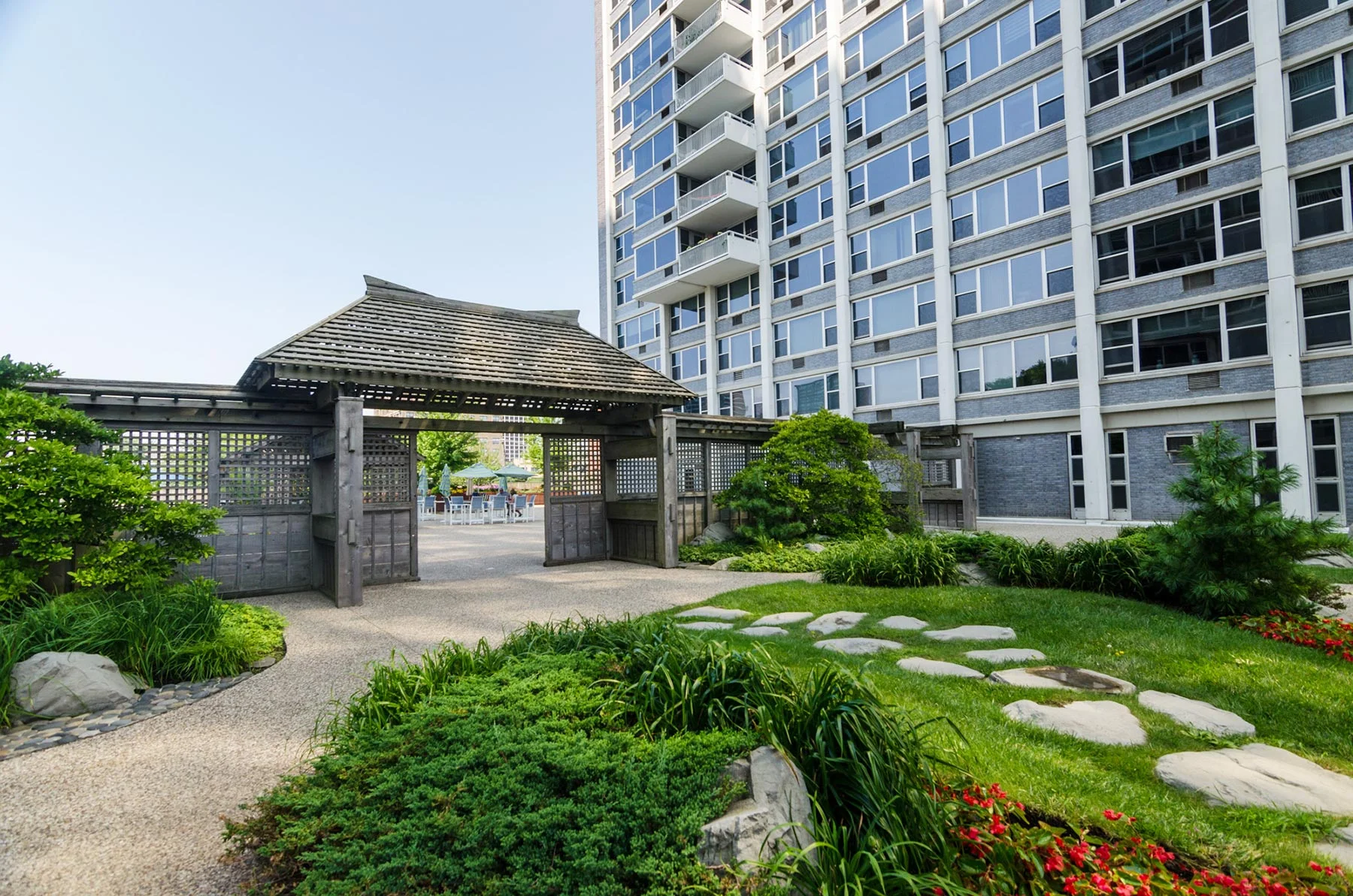 Torii Gate and Japanese garden on sundeck. Photo by Eric Allix Rogers.