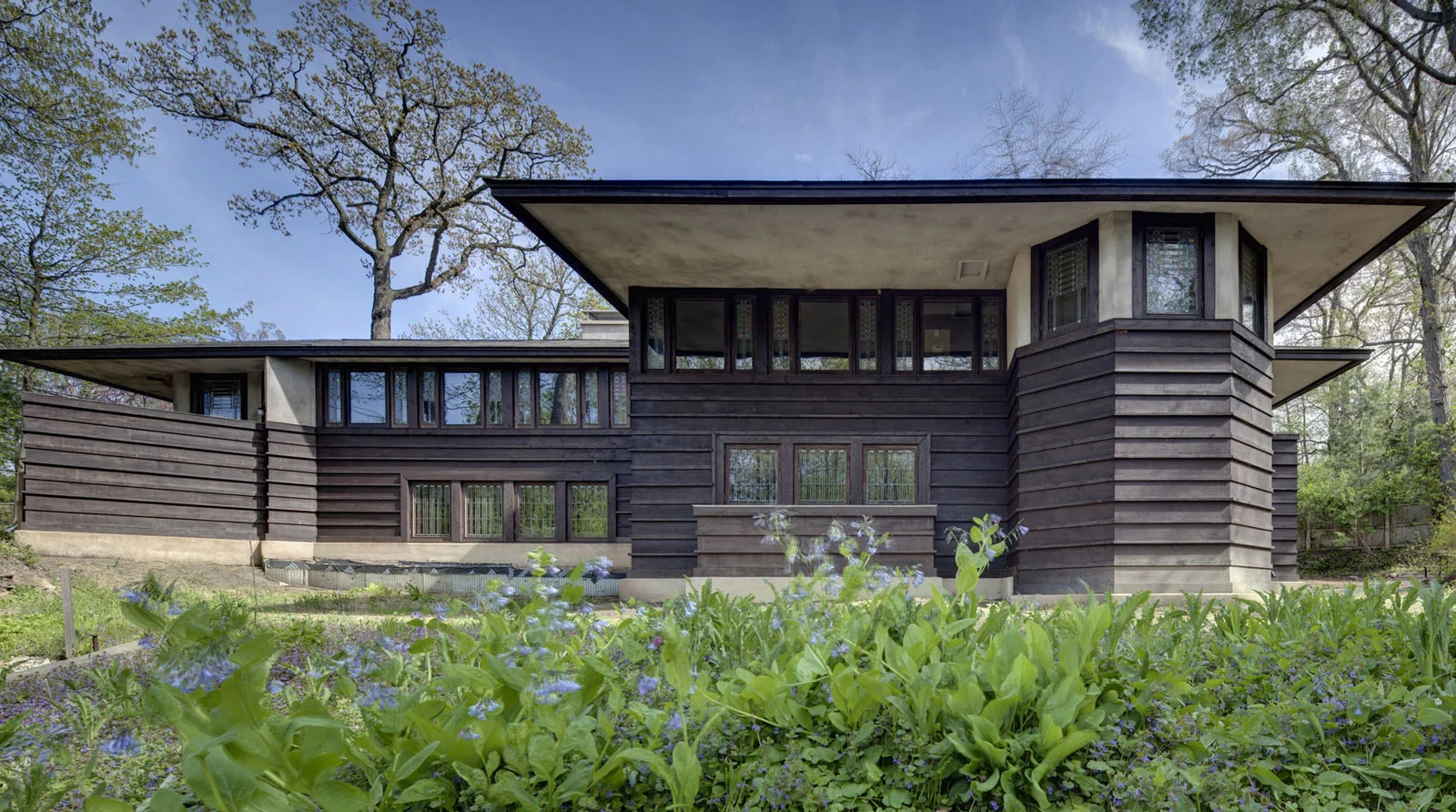 The Nedveds owned the Frank Lloyd Wright-designed Glasner House in Glencoe for over 40 years. Photo courtesy of Vinci Hamp Architects.