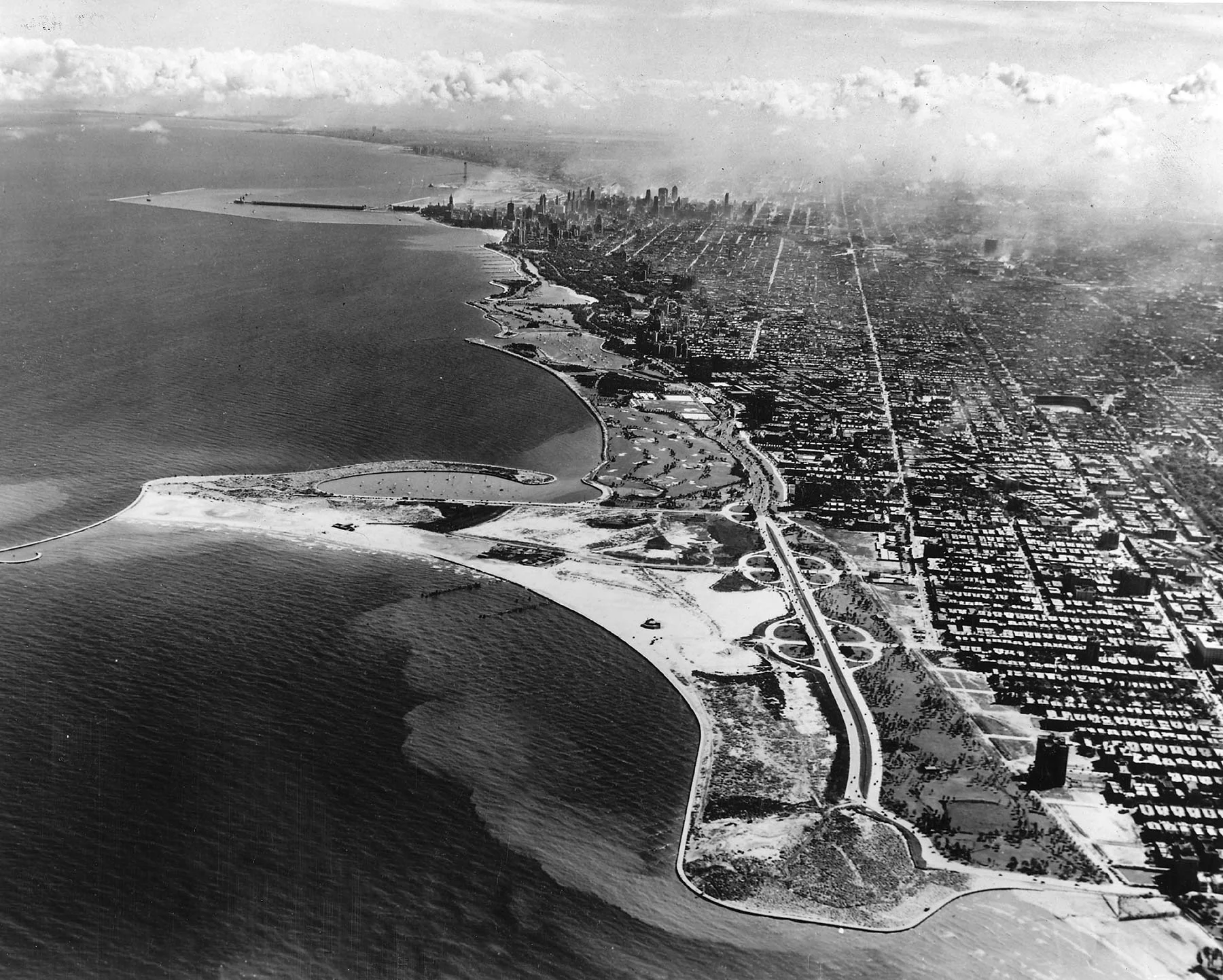 Aerial view of Lincoln Park looking south from Foster Avenue, ca. 1935. Chicago Park District Records: Photographs, Special Collections, Chicago Public Library.