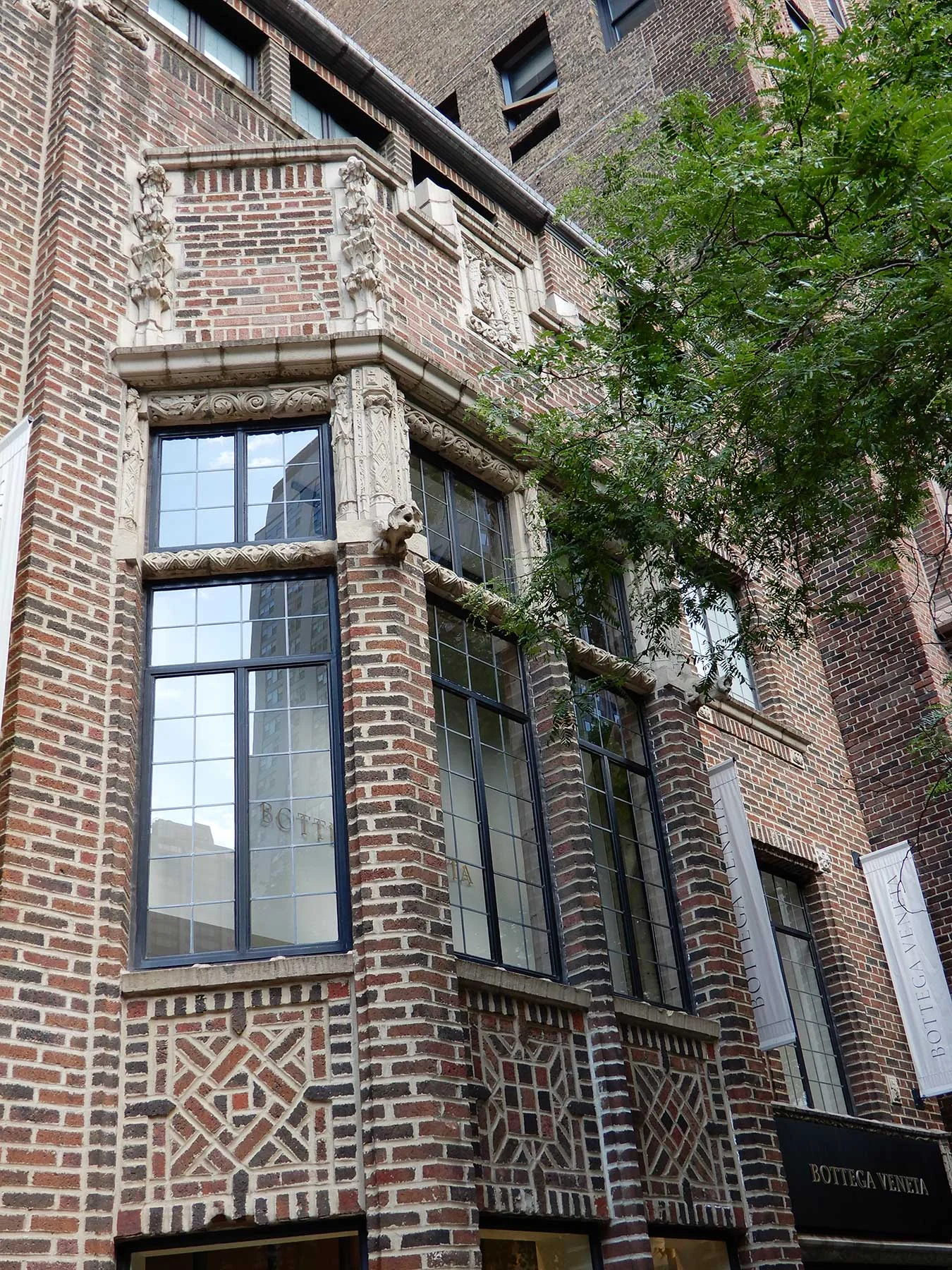 Close-up of Perkins, Hamilton & Fellows Studio, 815 E. Tower Court, Chicago. Photo by Julia Bachrach.