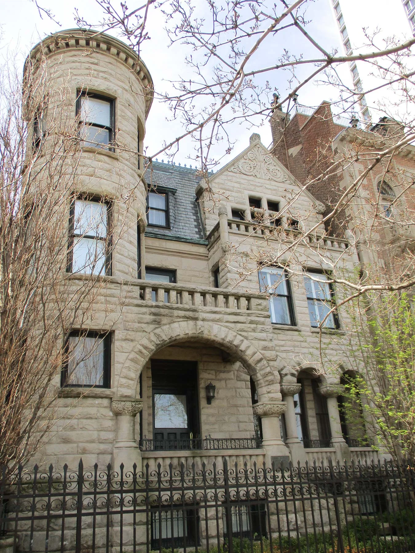 L.G. Hallberg designed the Mason Brayman Starring mansion at 1254 N. Lake Shore Drive. Photo by Julia Bachrach.