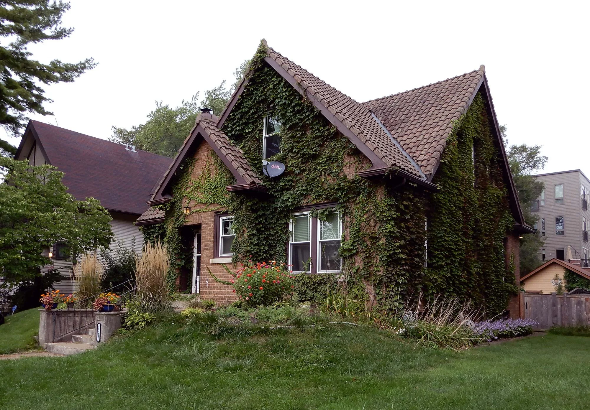 Whitman produced many single-family houses in Evanston including this lovely brick cottage at 1717 Harrison Street. Photo by Julia Bachrach.