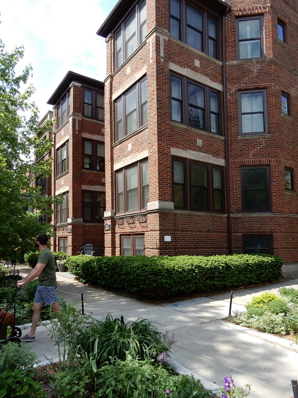 Levy designed the stately twelve-flat at 5454-5456 N. Glenwood Avenue in 1912. This is the building in which our condo is located. Photo by Julia Bachrach.