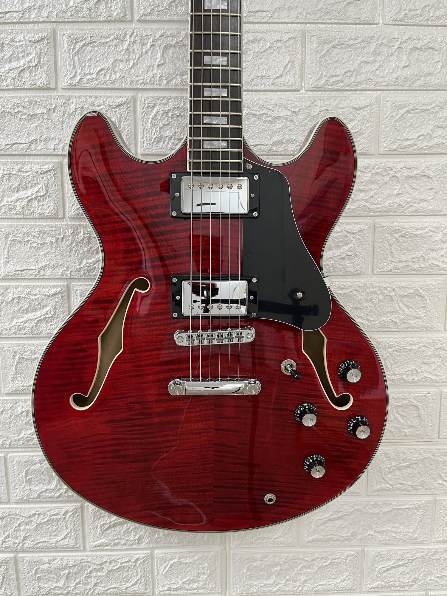 Sire H7 Semi-Hollow Electric Guitar See Through Red Sire H7 Semi-Hollow Electric Guitar See Through Red