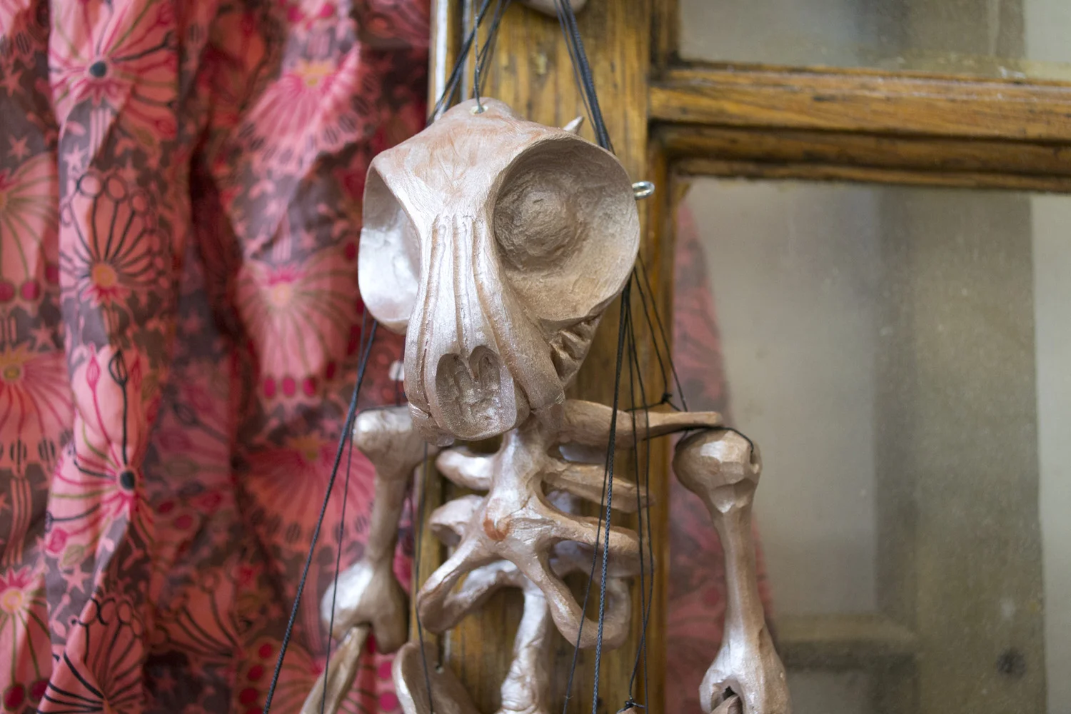MARIONETTES
