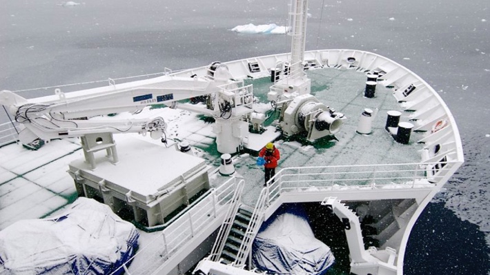 the occasionally-cold bow, as seen from the warm bridge...