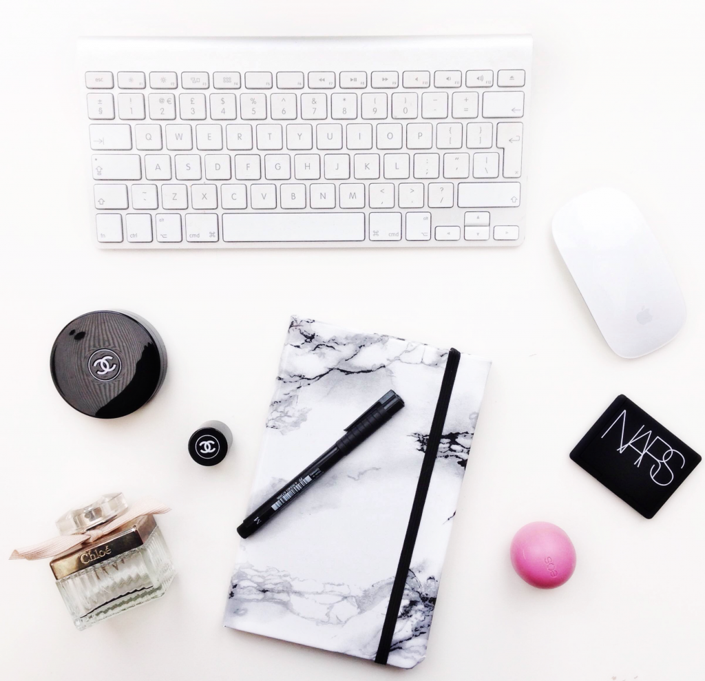 D I Y :  MARBLE NOTEBOOK