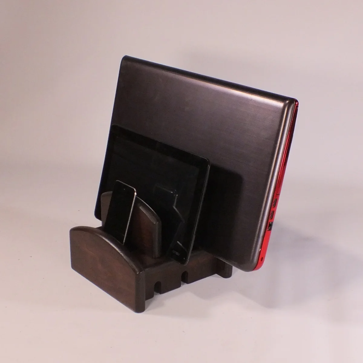 sq diag full load charging-station-wood-2-tbtg-rnd-ma-ebo.jpeg