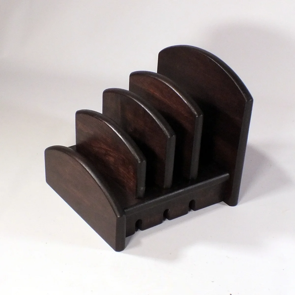 sq diag empty charging-station-wood-2-tbdg-rnd-ma-ebo.jpeg