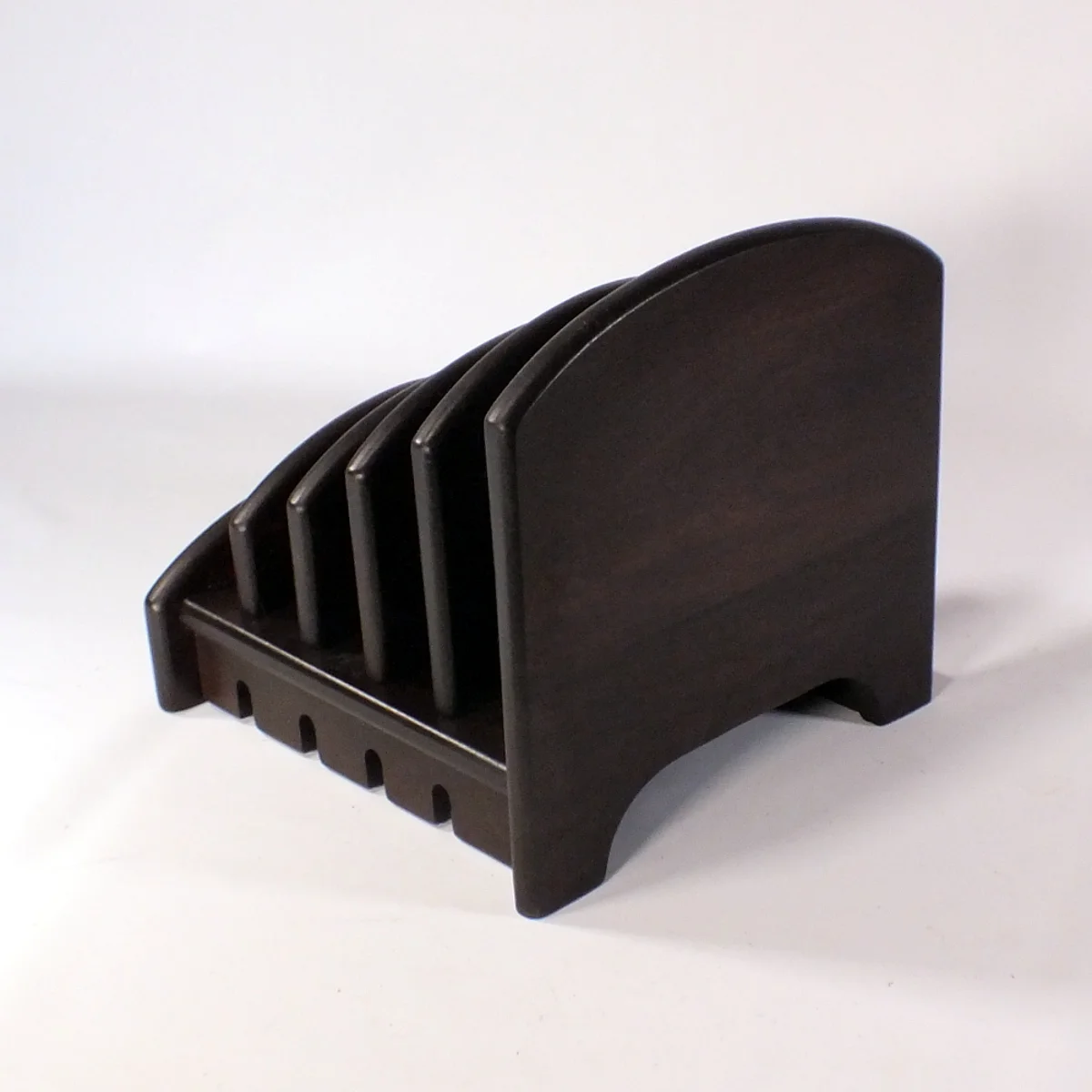 sq back charging-station-wood-2-tbqg-rnd-map-ebo.jpeg