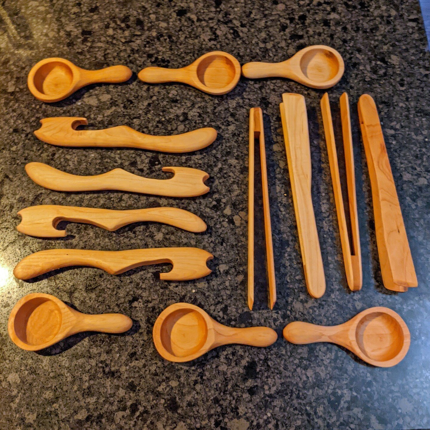 Toaster Tongs, Coffee Scoops, and Oven Rack Tools ready for the Coopersown Farmers Market 

#woodspoon #wood_spoon #woodutensil #wood_utensil #handmade #cooperstown_farmers_market #new_york_state