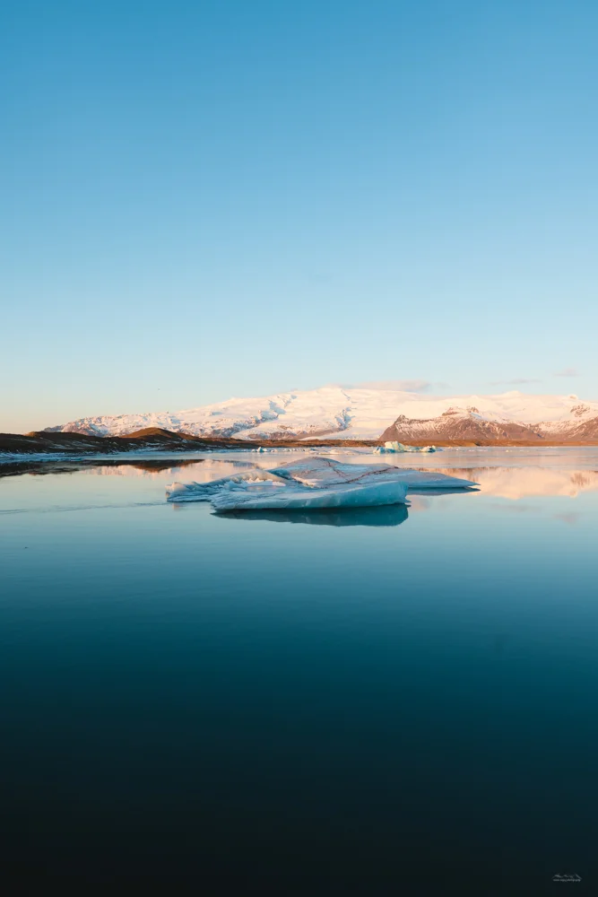 Dawn in the Jökulsárlón Glacier Lagoon