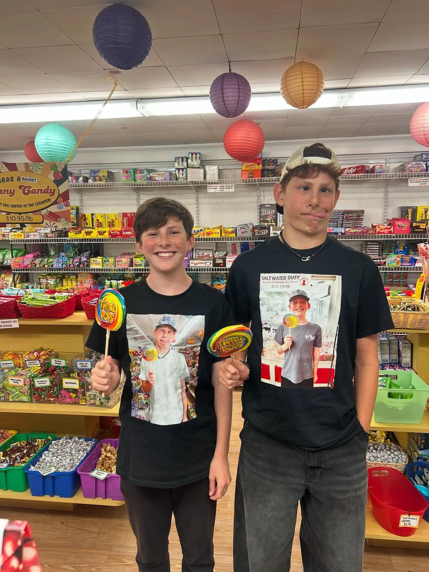 When your relationship is so &lsquo;sweet&rsquo;, it turns into a full-on candy shop saga 🍭😂 One minute you&rsquo;re posing with a giant lollipop, next thing you know, they&rsquo;re the star of your shirt and you&rsquo;re the star of theirs!! It&rs