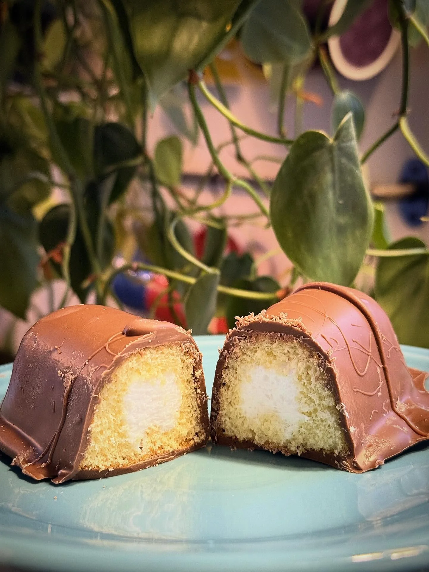 This might be one of the craziest things we&rsquo;ve dipped so far&hellip; TWINKIES! Okay. Now before you say anything&hellip; we were skeptical too. Until one went missing. For science of course. AND IT WAS AMAZING!! 

Come stop by over April Vacati