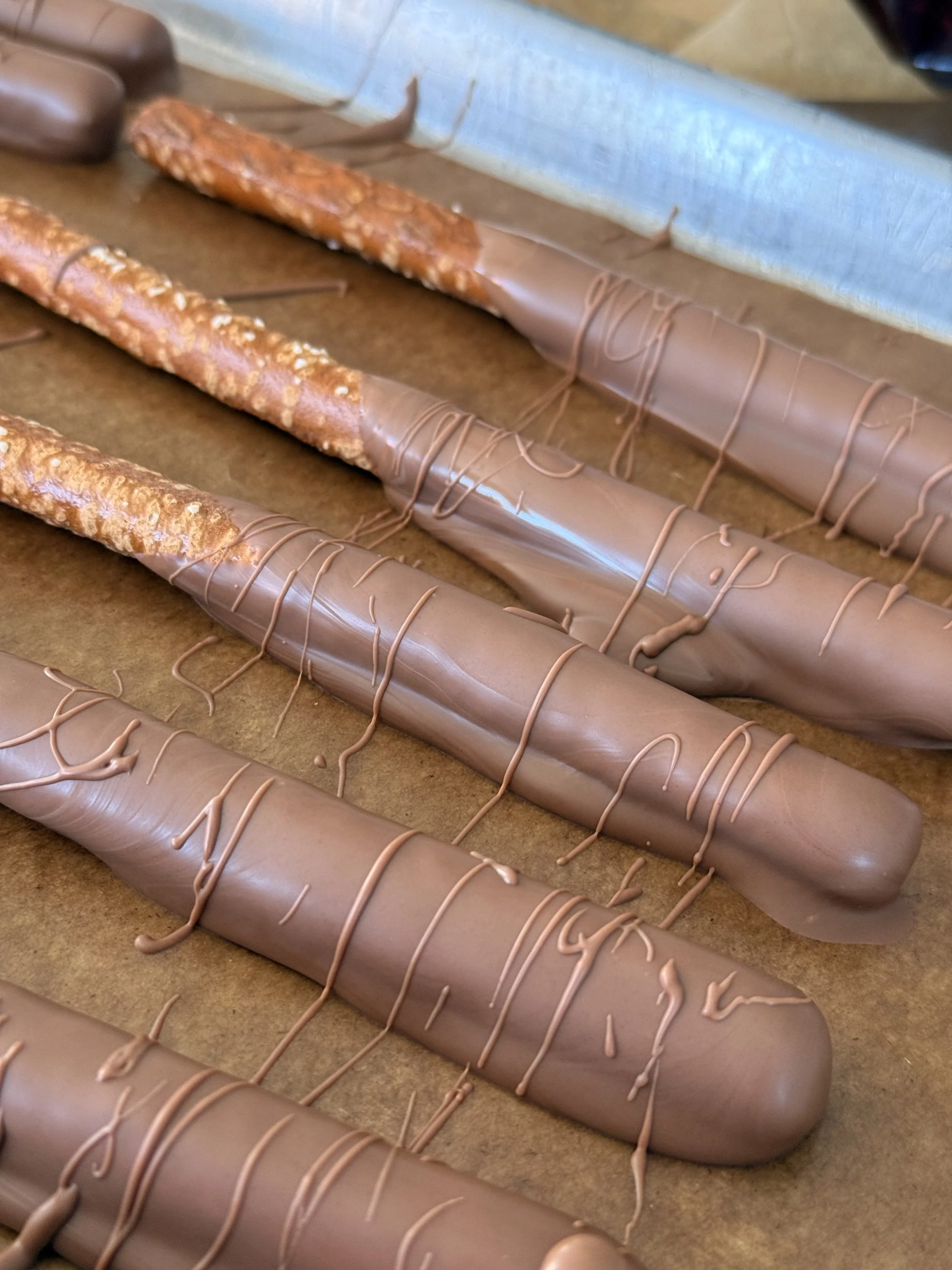 Milk Chocolate Pretzel Rod (3pc)