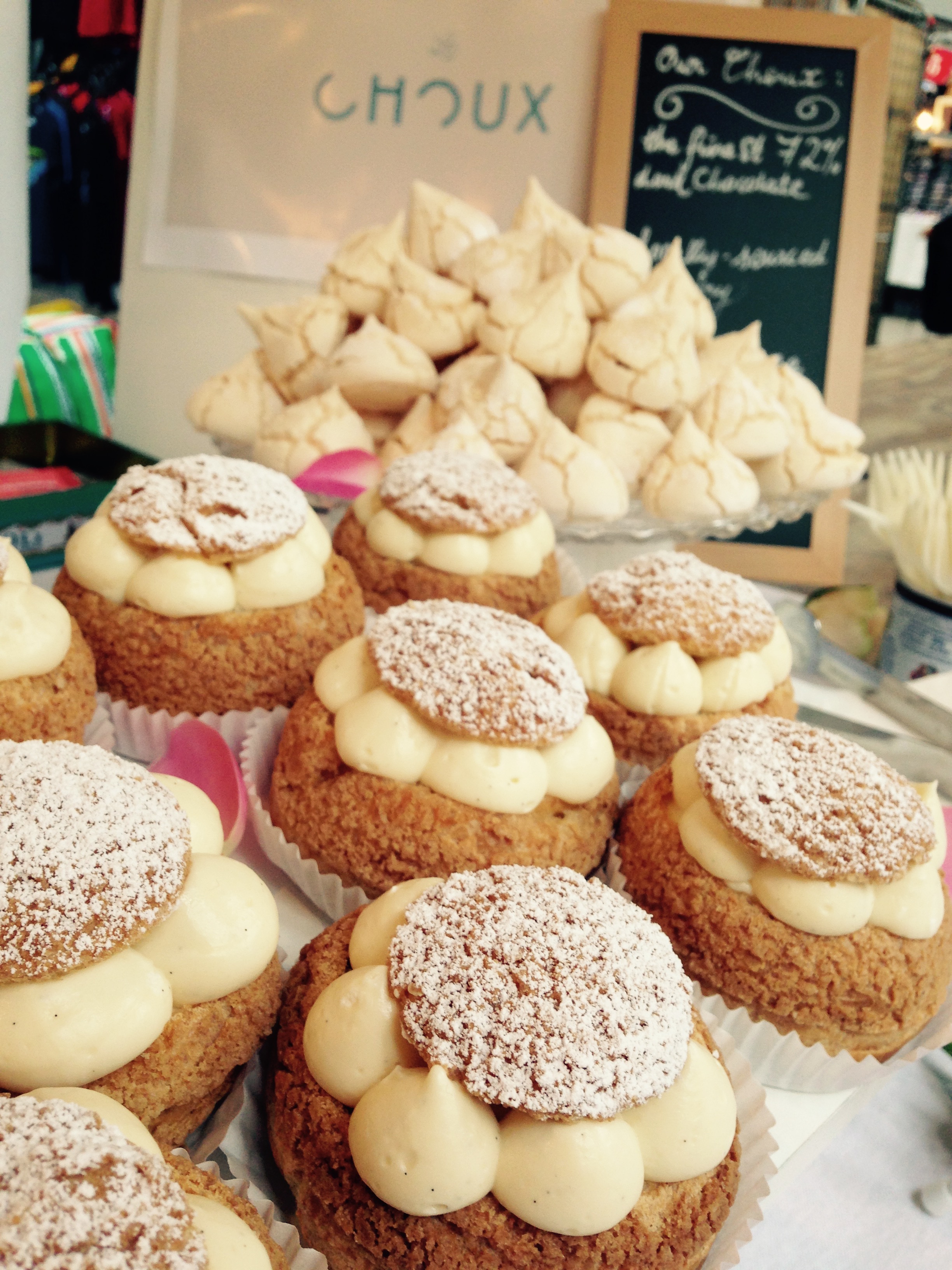 Large Madagascan Vanilla Choux 
