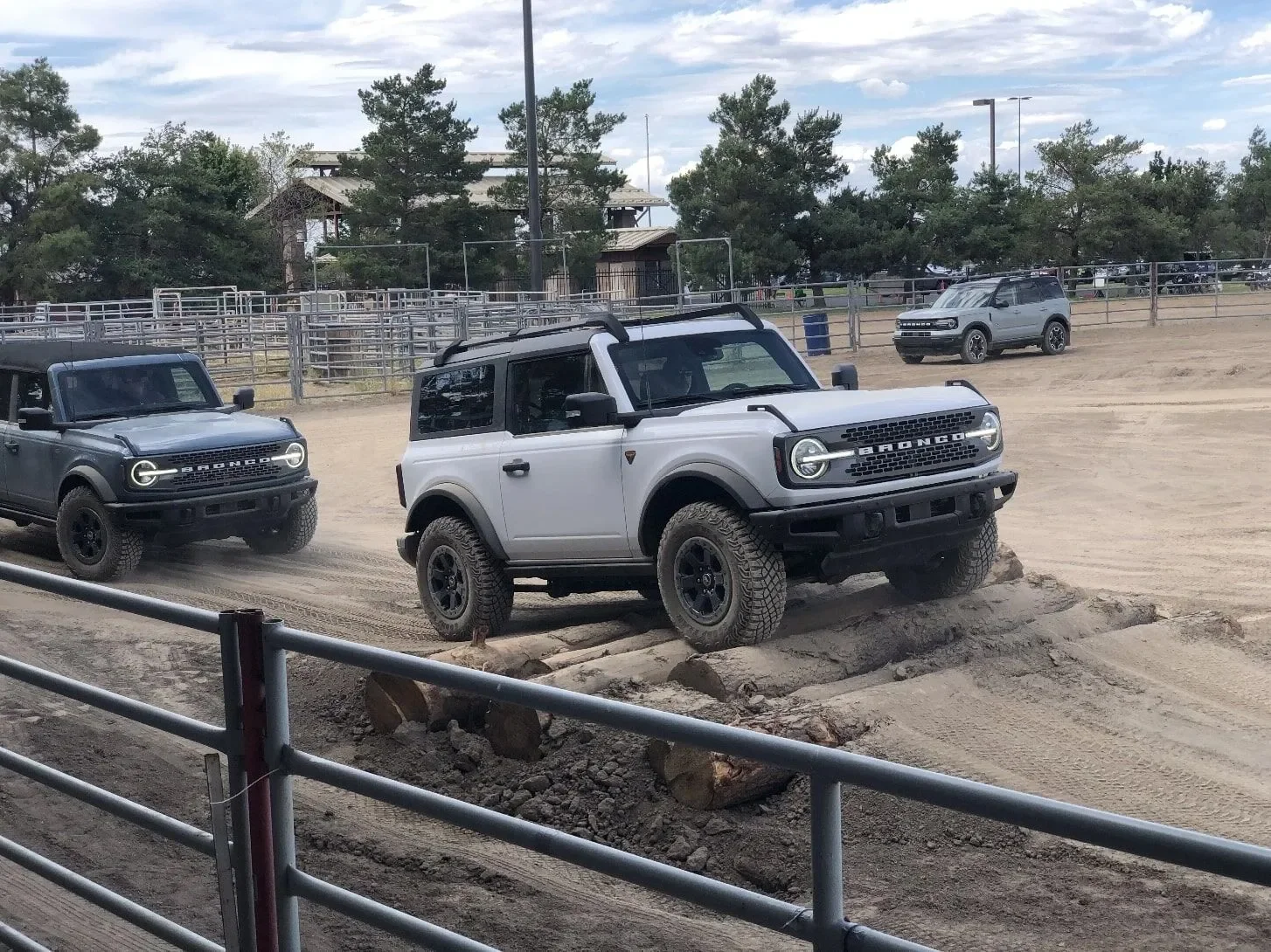 bronco-003-min.webp