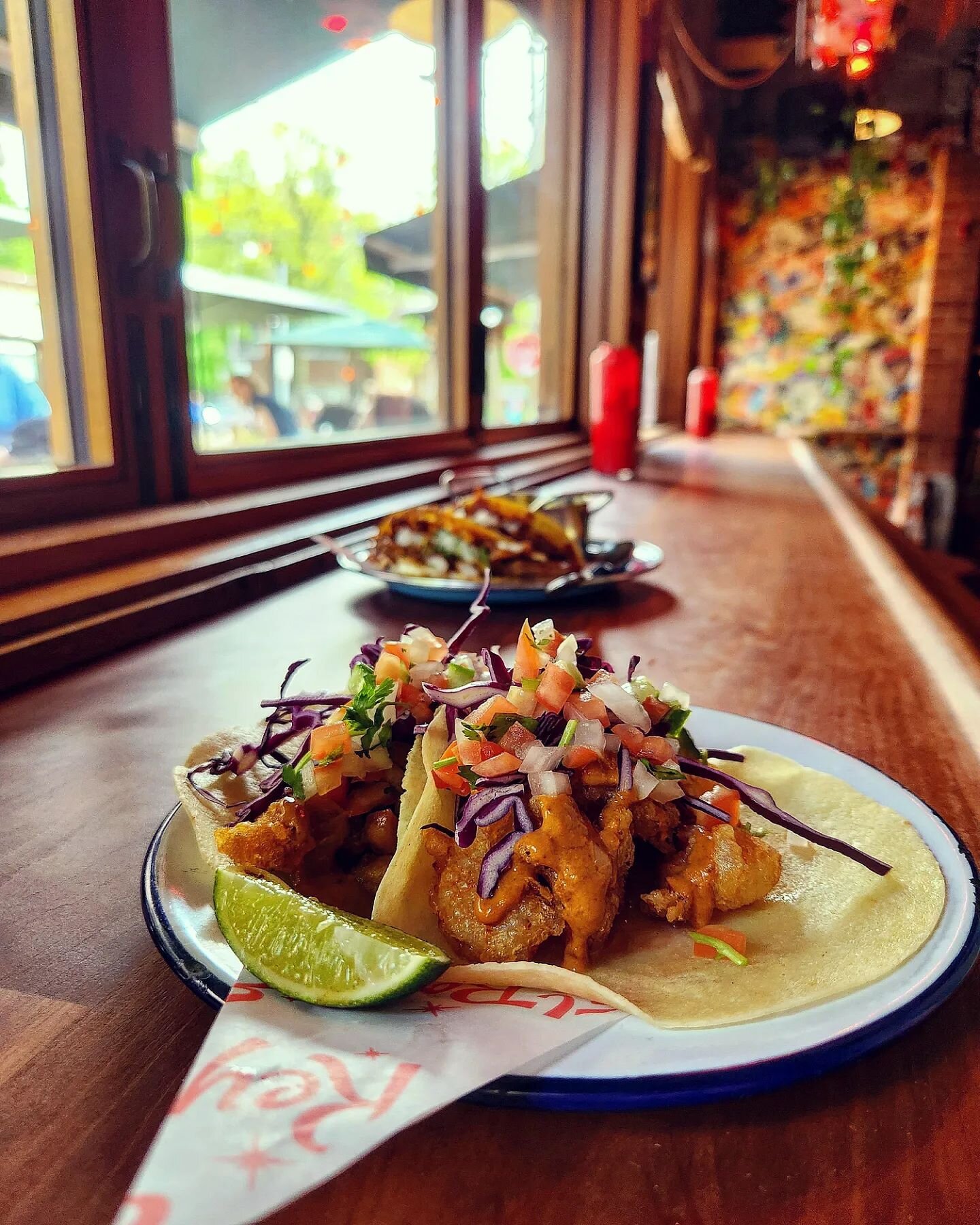 Weekend vibes with Shrimp Tacos and Birria Quesdillas 🌮✨️ @elreymezcalbar 
.
.
.
.
.
#food #foodie #foodpics #foodporn #yelpelite #yelp #millennial #brampton #tacos #Mexicanfood #drinks #weekend #mississauga #toronto #torontofood #lifestyle