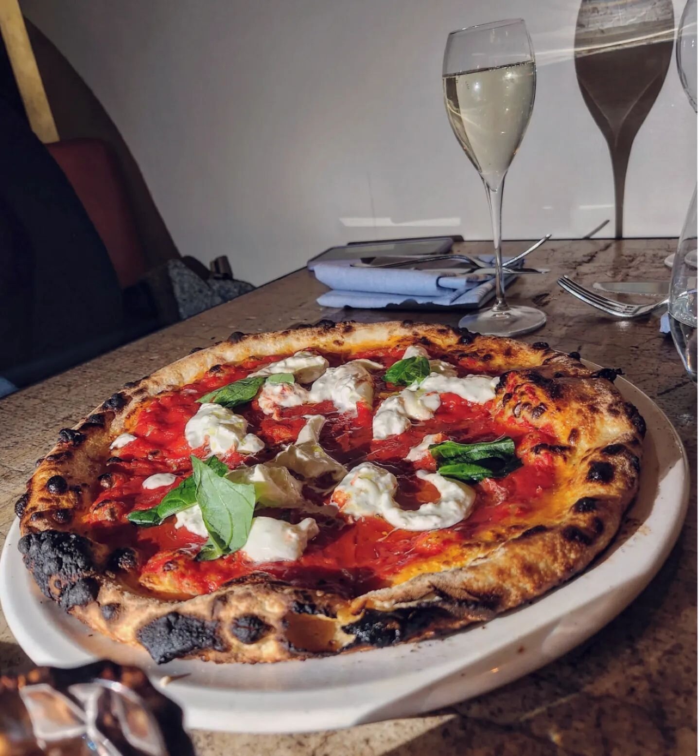 Burrata pizza, Prosecco, and last but not least.. the Bucatini alla Carbonara ✨️🍕 @orettatoronto 
.
.
.
.
#food #foodie #foodpics #foodporn #yelpelite #yelp #millennial #oretta #pasta #pizza #italianfood #buratta #mississauga #toronto #torontofood #