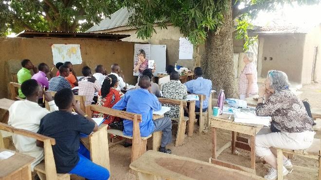 Workshop in Bobi, in the shade of a mango tree!